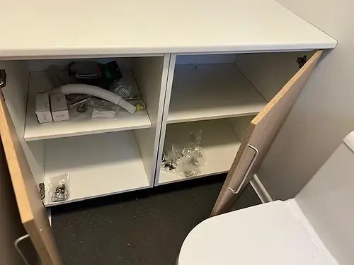 Ufficio standard con bagno/ripostiglio